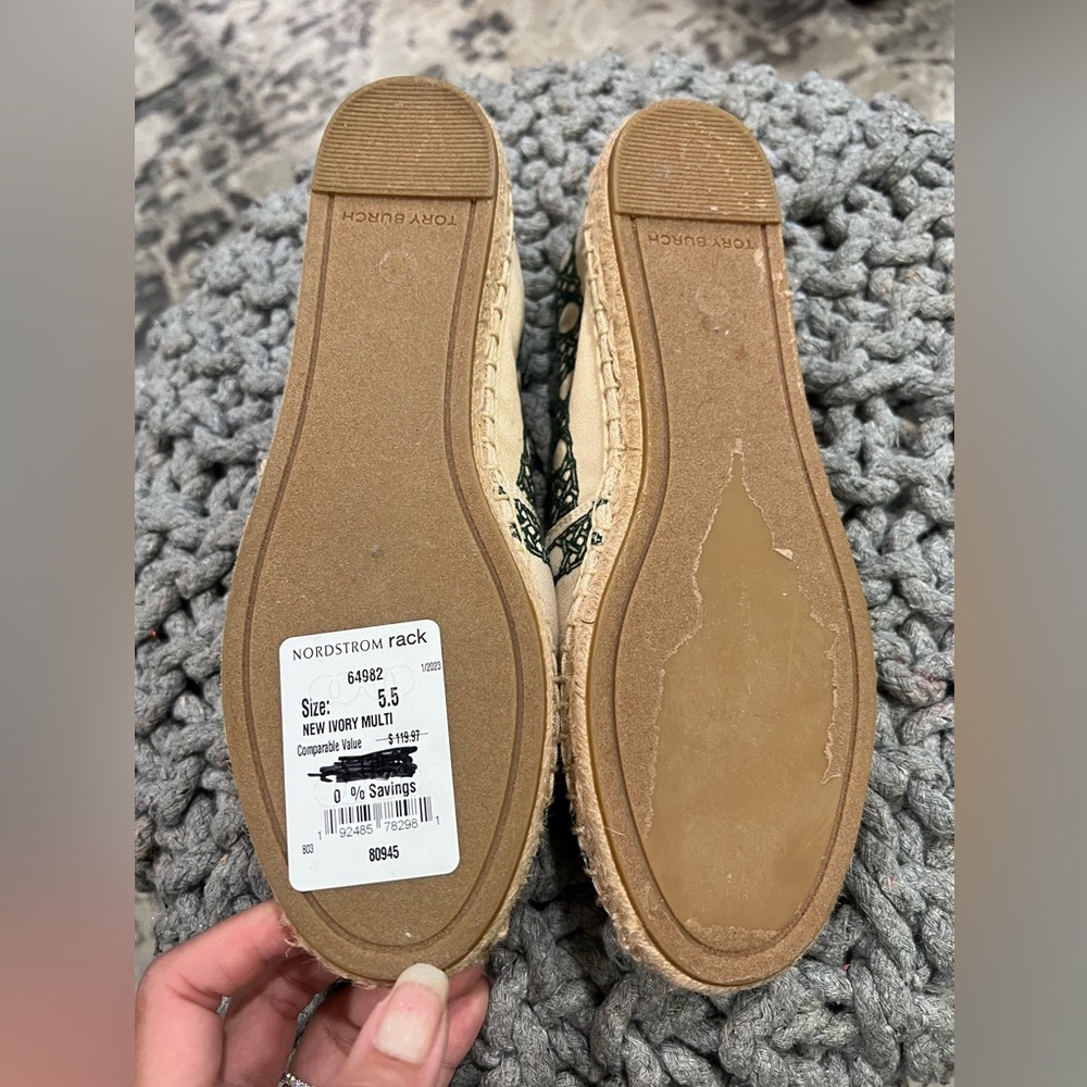 Tory Burch shoes size 5.5 - Picture 2 of 5